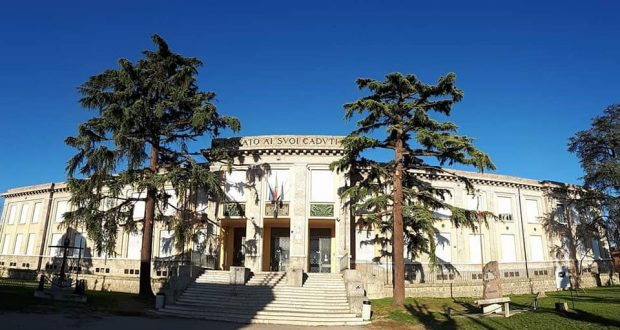 Le scuole elementari di Rovato, foto da pagina Facebook del Comune