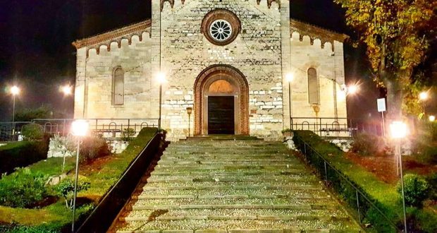 La chiesa di Santo Stefano con la nuova illuminazione