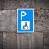 Cartello di posteggio riservato ai disabili, foto da Pixabay