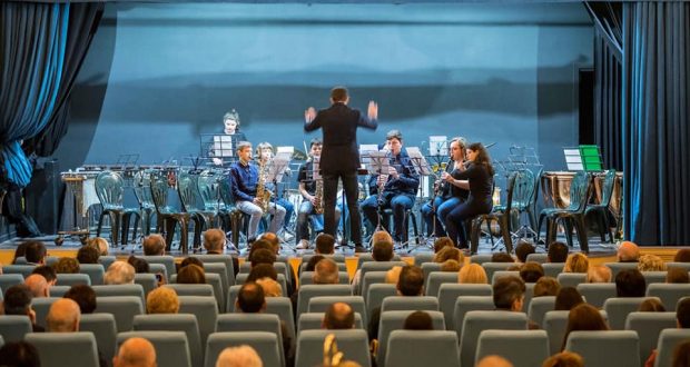 La Junior Band del civico corpo bandistico L. Pezzana nella rinnovata sala civica di Rovato