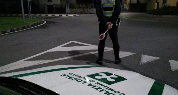 Controlli della Polizia locale a Rovato, foto da pagina Facebook Comune di Rovato
