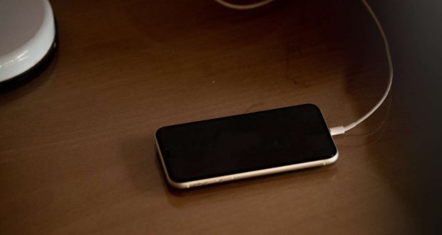 Smartphone ricarica notturna